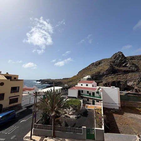 Bajo Junto Al Mar En El Tamaduste
